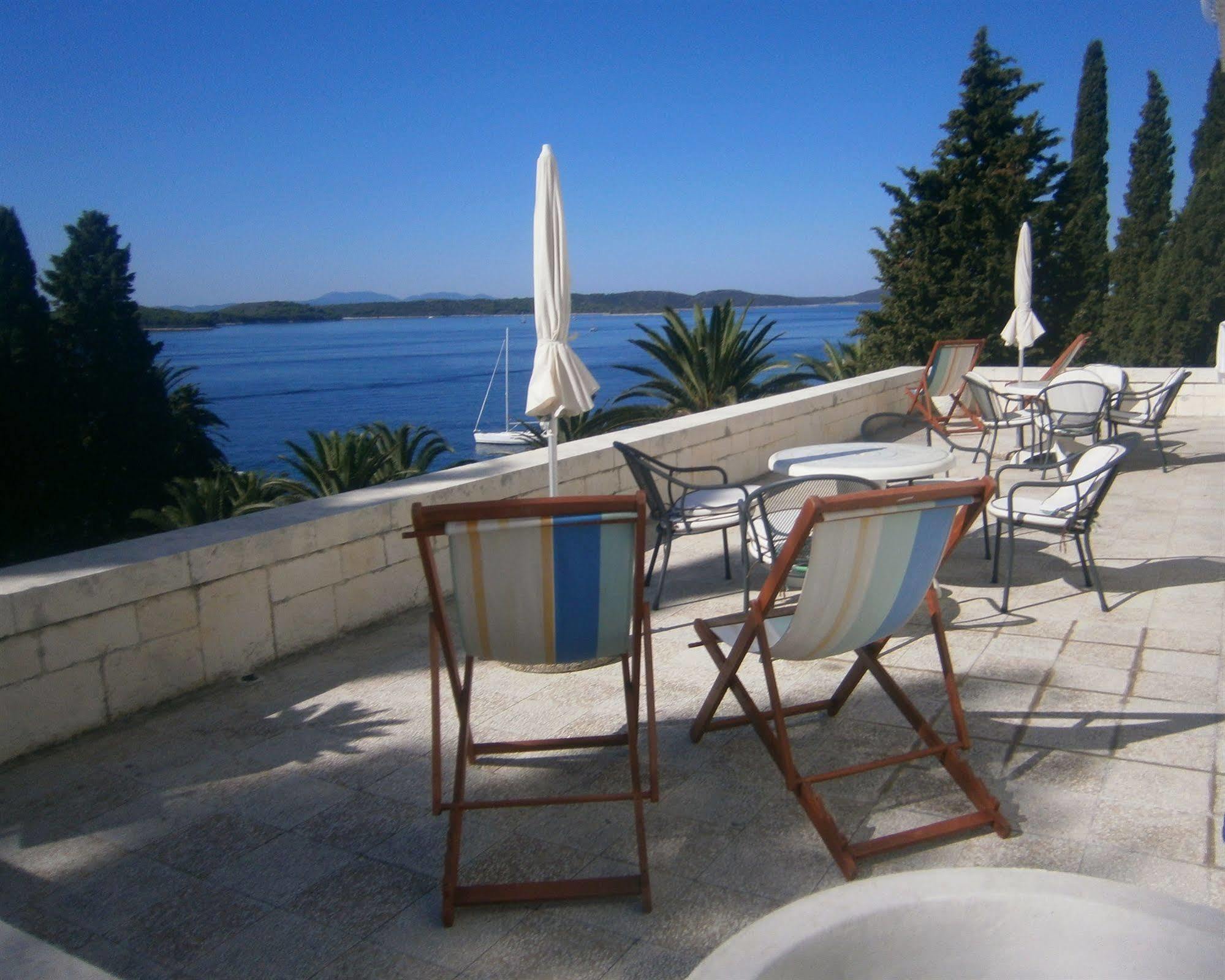 Hotel Moeesy, Blue & Green Oasis Hvar Town Exterior photo